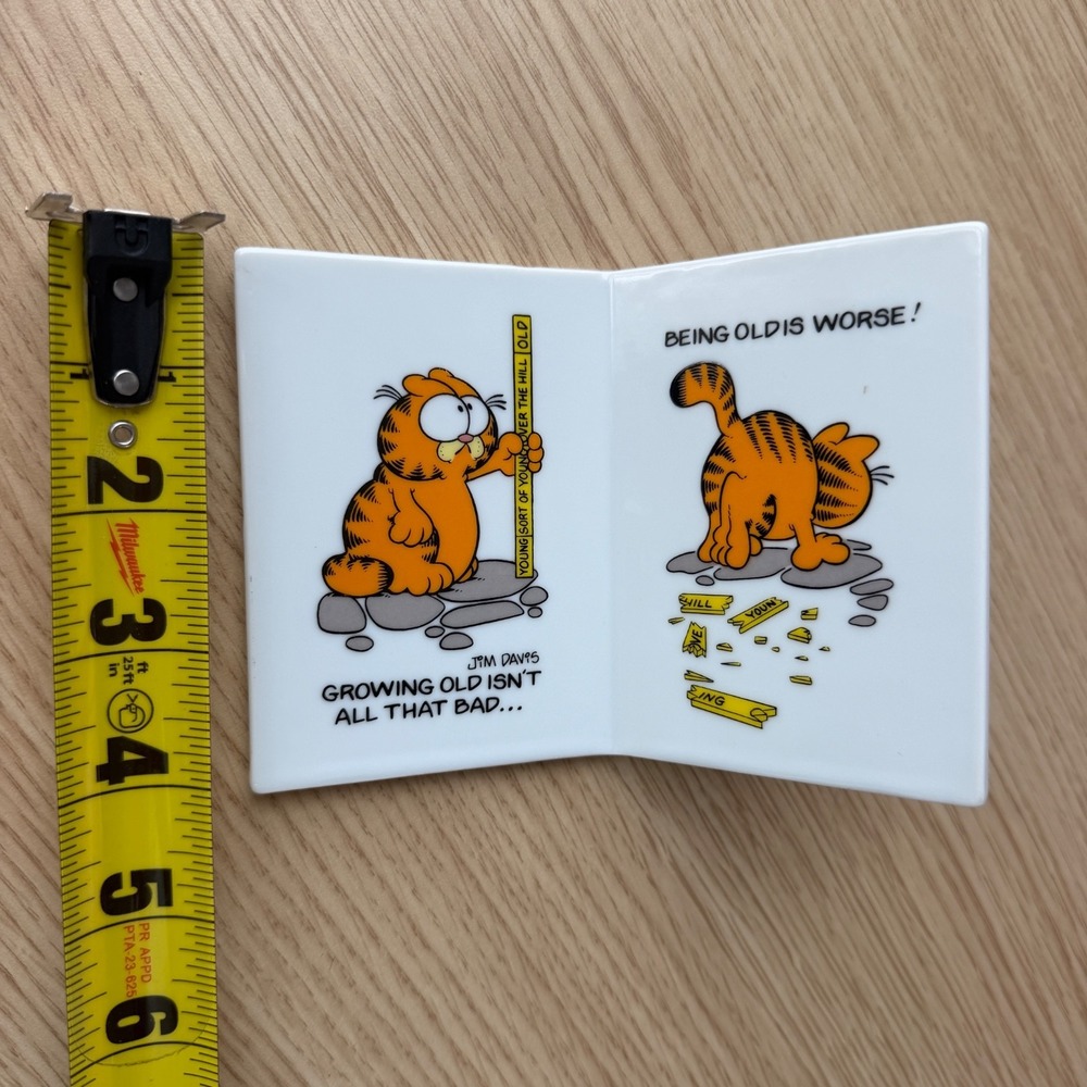 Vintage Vintage 1978 Garfield Ceramic Book Plaque Enesco Growing Old Isn't Bad